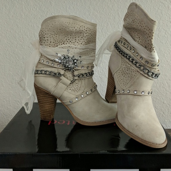 Not Rated Shoes - Cream "bridal" bling boots great condition 7.5